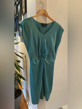 Robe chic en soie Guess by Marciano Silk Chic Dress
